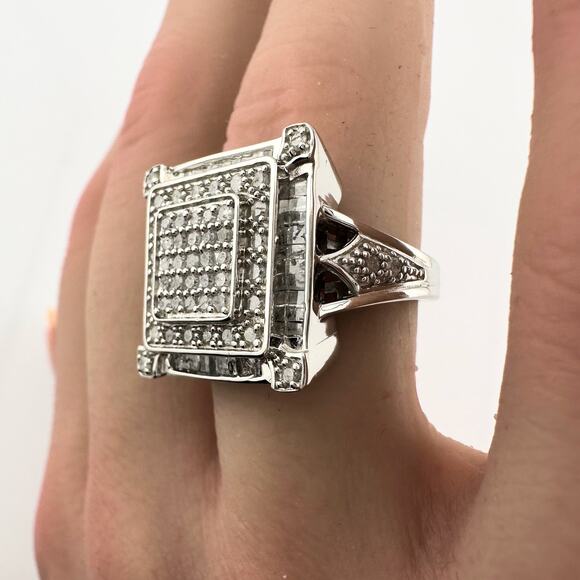 Elegant Princess Cut 1.00 Carat Diamond Ring - Size 7.25 - Picture 7 of 16
